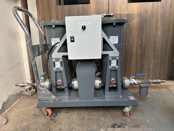 Equipment designed for the filtration of fuel in two stages (diesel, gasoline, kerosene and petroleum) from buried or aerial tanks, obtaining microfiltered liquid free of impurities.First filtration stage at 50 µm (micron).Second stage for water absorption and filtration of 15 µm (micron) impurities.This filtration process ensures better filtration and greater durability of the filter cartridges.Interior and exterior surface treatment for protection against corrosion.The team is composed of:1 mobile platform1 BAG-800 pump2 manual vents for the elimination of residual air2 differential pressure gauges to see when the filter needs to be replaced or cleaned2 outlets for sampling filtered liquid2 inlets for connecting pressurized air to clean the filters without having to dismantle them1 impact filter element Ø150x458 mm of 50 µm (micron)1 final element 15 µm (micron) absorbent paper