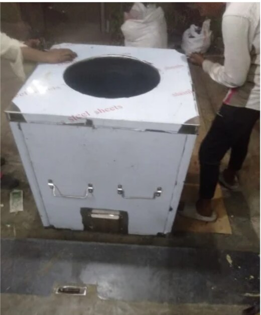 Top Material	                     Kaolin ClayUsage/Application	    CommercialMaterial	                            Stainless SteelShape	                            RoundHeight	                            3 FeetType	                           Charcoal TandoorColor	                           WhiteWe are engaged in offering a wide range of  quality Products to our clients. Our range of all products is widely appreciated by our clients.