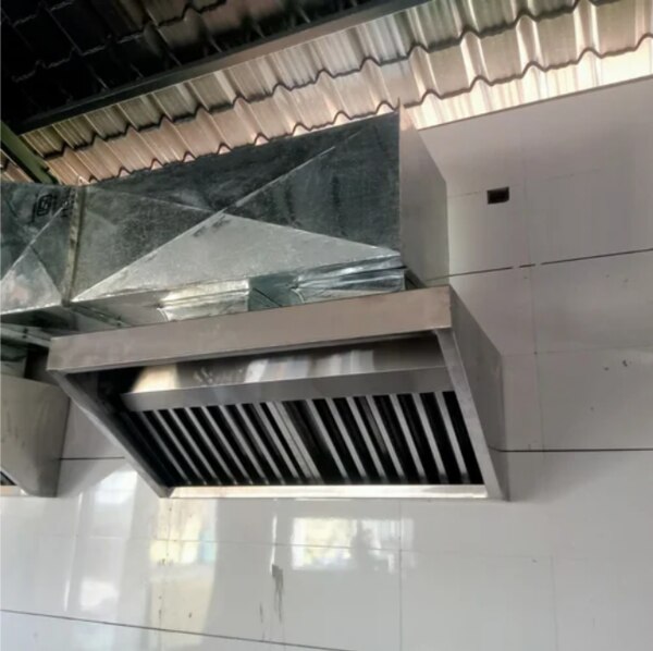 Mount Type	                  Wall MountedFilter Type	                 BaffleWidth	                         60 cmMaterial	                         Stainless SteelUsage/Application	KitchenSuction Capacity          (m3/hr)	700 m3/hChimney Height	       30 InchControls	                       Push ButtonsSurface Treatment      PolishedWe are engaged in offering a wide range of  quality Products to our clients. Our range of all products is widely appreciated by our clients.