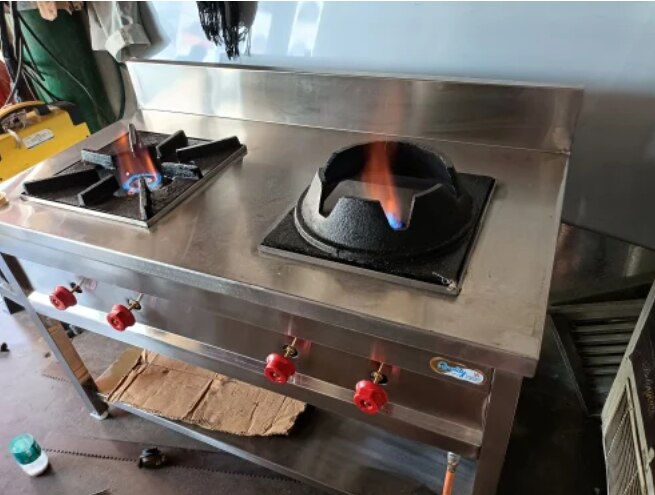 No of Burners	                    3Material	Stainless                    SteelPower Source	                    LPGColor	                                    SilverMaterial Grade	                    SS304Control Type	                            KnobIgnition Type	                           ManualIs It Wear Resistant	           YesIs It Portable	                           YesUsage/Application	          CommercialMaterial of Burner	          Cast IronWe are engaged in offering a wide range of  quality Products to our clients. Our range of all products is widely appreciated by our clients.