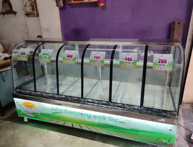 Counter Type	            NormalUsage/Application	    ShopMaterial	                           GlassNo. Of Shelves	           3 ShelvesHeight	                           6 FeetWe are engaged in offering a wide range of  quality Products to our clients. Our range of all products is widely appreciated by our clients.