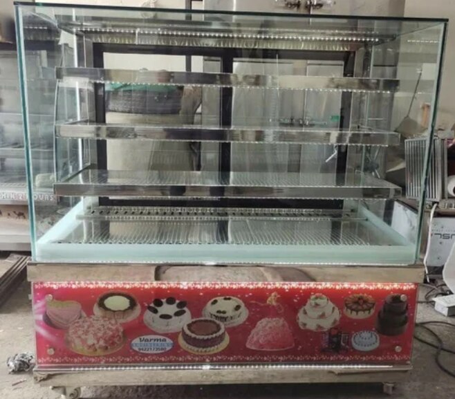 No. of Shelves	          4 ShelvesMaterial	                          Stainless SteelUsage/Application	  BakeryType Of Counter	         Air CooledHeight	                         5 FeetCounter Shape	         RectangularGlass Thickness	         10 mmWe are engaged in offering a wide range of  quality Products to our clients. Our range of all products is widely appreciated by our clients.