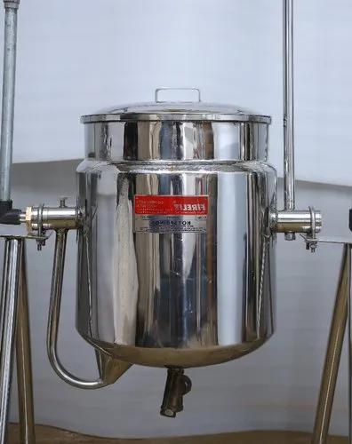 Milk Cooking VesselWe are offering Milk Cooking Vessel.Other Details:Provided with fully double jacketed with lid, steam inlet, safety valve, steam trap valve and a handle and placed on a tubular stand for easy handling.Gear tilting can also be provided on request). Suitable for cooking sambar, rasam and milk.