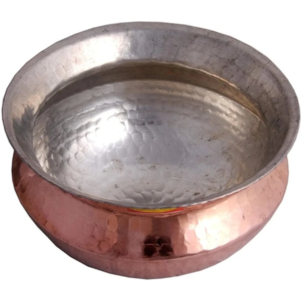 Size	                                   18 inchMaterial	                          CopperWarranty	                  1 yearUsage/Application	  For Cooking BiryaniShape	                         RoundCapacity	                        10 kgColor	                        SilverRound Copper Lagan