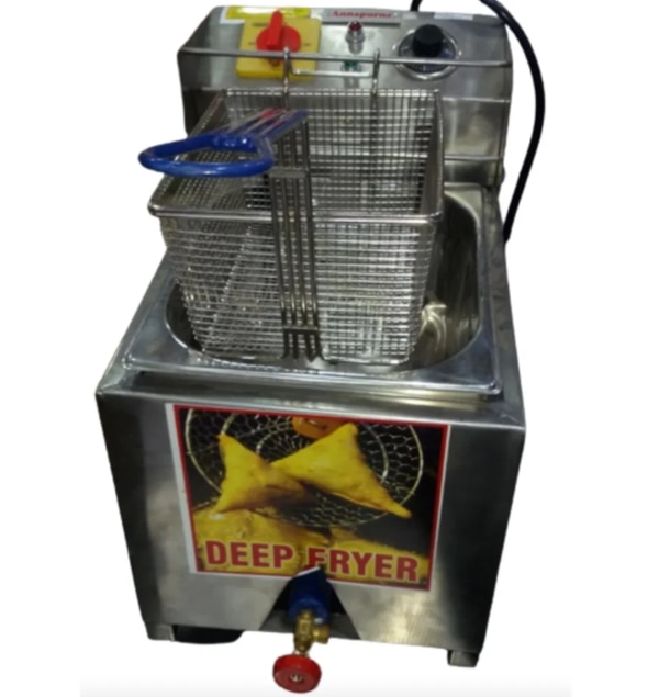 Size	                                       265x425x280 mmPower Consumption	       2 HPCapacity                               6 LShape	                              RectangularAutomation Grade	      Semi-AutomaticMaterial	                              Stainless SteelUsage/Application	      CommercialFeature	                             Gas+Electric ComboWe are providing Snacks Deep Fryer Machine.
