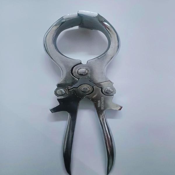 Usage/Application Animal CastrationMaterial Stainless SteelSize 9 inch, 12 inchAutomation Grade ManualType CastratorProduct Type Veterinary usedWeight 400-500 GramCountry of Origin Made in IndiaStainless Steel Castrator 9