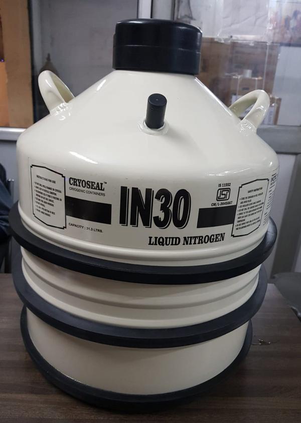 Country of Origin Made in IndiaContainer Length 530 MMBrand INOXColor WHITECapacity 30 LMaterial AluminiumModel:- IN-30(10 Litres) with 6 BigCanistersMake:- INOX CRYOSEAL with 2 Years Warranty