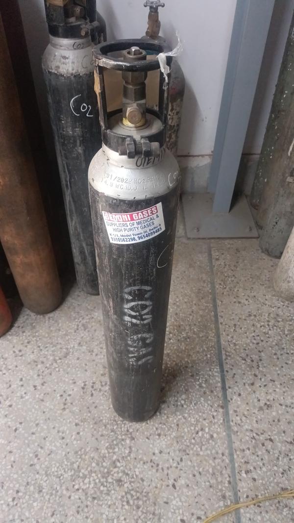 Water Capacity (Liters) - 3,5,10,47 LTR AvailableWorking Pressure	150 kgf/cm2Type of Cylinder	FilledFeature	With Flow meterCertification	ISOPurity	99.999%We are engaged in providing the best quality Industrial Oxygen Cylinder to our clients due to our vast  knowledge and expertise in this field.