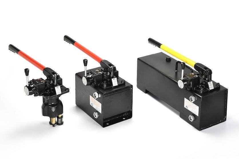 FEED AND POWER HAND PUMP Model : HP5012**D / HP5016**DThese hand pumps are provided with integrated Rotary Directional Control Valves with two outlet ports for switching of the hand pump power between the two sides of a double acting cylinder. (Please see datasheet for additional details).