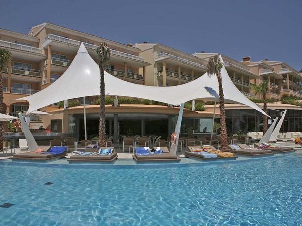 Tensile Membrane Structures Tensile Membrane Structures are thin-shell structures used to provide shade and safety to the spaces. They are sure to provide shade or shelter to the spaces and keep them protected against adverse weather conditions.