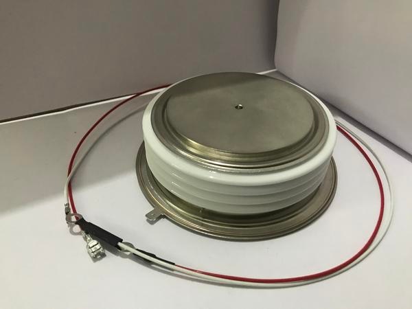 R1446NC18 Distributed Gate Thyristor(1450 Amp - 1800 V)Dimensions - 74mm x 47mm x 27mmTq- 30-35 µsIntroducing the R1446NC18 Distributed Gate Thyristor from SAS Power Semiconductor Devices. Engineered for reliability and performance, this thyristor offers seamless integration into various industrial applications. With its distributed gate design, it ensures efficient power handling and precise control. Trust SAS Power Semiconductor Devices for cutting-edge semiconductor solutions you can rely on.All variants of R1446NC18 available.