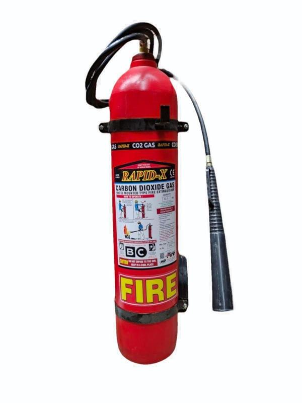 CO2 High Pressure portable Fire Extinguisher, filled with CO2 Gas Control discharge mechanism fitted with Bend pipe and Discharge Horn, Discharge Time 9 Sec, Average Discharge is 95%, Applicable on Class B, C and electrically started Fire, Fire Rating 8B, A simple discharge mechanism allows you to control the discharge and optimize use of the extinguishing agent. Helpful in training to handle during emergency situations Children should be trained.