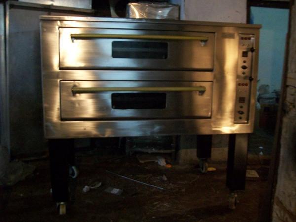 We deals in two deck bakery oven