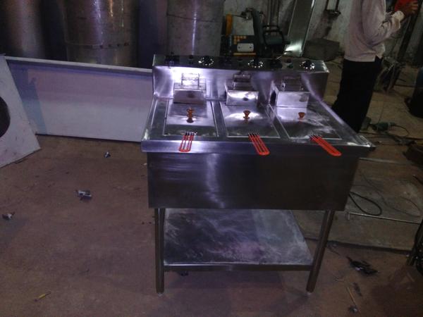 Being quality centric firm, we offer the best quality Double Deep Fat Fryer. These fryers are processed using high quality stainless steel and other raw materials. Their innovative designs and superior processing technology helps faster and easier cooking. These are highly durable and very easy to maintain. They can be availed at reasonable market rates. Features:    Advance technology    Highly functional    Standard designs