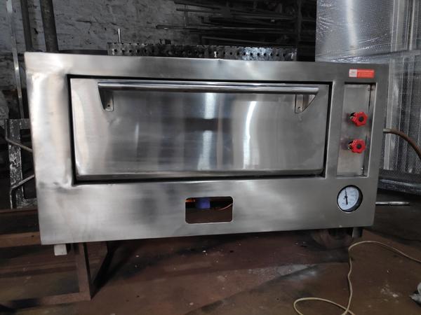 The company is engaged in providing high quality Commercial Pizza Oven which we supply all over India. Commercial Pizza Oven is available at an affordable market price for our customers. Our Commercial Pizza Oven is widely used in hotels, restaurants, banquet hall, food courts, fast food outlets, industrial canteens etc.Size :    520 x 350 x 320 mmFrame :    MS Angle 40 x 40 x 4 mm    Fully weldedBody :    Outer body : SS PC J4, 18 swg    Inner body : MS Sheet 14 swgInsulation :    Glass wool    50 mm thickDoor :    SS door with toughened GlassShelf :    5 mm wire shelfElectrical :    Electrical, using heating elements fitted in Pipes    Fully controlled with electric control panel    MS wire selfLegs :    38 mm round with adjustable bullet feet