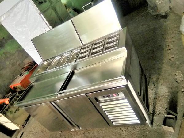 The company is engaged in providing high quality Commercial Pizza Oven which we supply all over India. Commercial Pizza Oven is available at an affordable market price for our customers. Our Commercial Pizza Oven is widely used in hotels, restaurants, banquet hall, food courts, fast food outlets, industrial canteens etc.Size :    520 x 350 x 320 mmFrame :    MS Angle 40 x 40 x 4 mm    Fully weldedBody :    Outer body : SS PC J4, 18 swg    Inner body : MS Sheet 14 swgInsulation :    Glass wool    50 mm thickDoor :    SS door with toughened GlassShelf :    5 mm wire shelfElectrical :    Electrical, using heating elements fitted in Pipes    Fully controlled with electric control panel    MS wire selfLegs :    38 mm round with adjustable bullet feet
