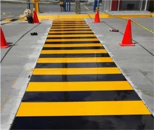 Usage/Application: Line markings
Form Of Paint: Solvent
Packaging size: 10/20 ltr
Brand: ALTIC
Color: any colour
Packaging Type: Drum
use as a line marking/ road marking both variants are available solvent base as well as thermoplast....