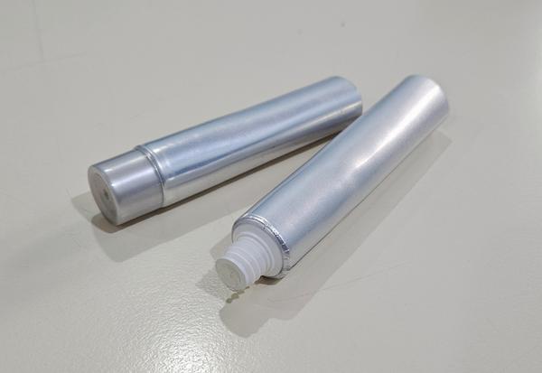 These tubes made out of silver laminate can give a unique and metallic look to your products. These tubes are made by the latest cutting edge technology on fully automatic machines.