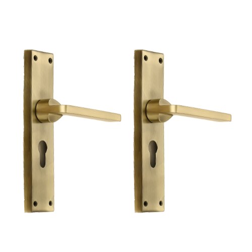 Enhance your doors with our Elegant Stainless Steel Door Handle Set. Crafted with a focus on simplicity and durability, this handle set is designed to complement any interior style while providing a comfortable grip and long-lasting performance.Our handles are not just about looks; they are built to last. With a design that prioritizes both aesthetics and functionality, you can trust that our handles will remain a stylish feature in your home for years to come.Key Features:Superior Quality: Made from premium stainless steel, these handles are built to withstand daily use while maintaining their sleek appearance.Timeless Design: The clean, smooth surface of these handles offers a classic look that seamlessly fits into both modern and traditional decor.Complete Set: This product includes two handles, perfect for a complete door installation. Each set comes with a comprehensive fitting kit, ensuring a hassle-free setup.Elegant Finish: The polished finish adds a touch of sophistication to your doors, making them stand out in any room.