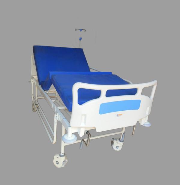 Specifications:-• Frame work made of Rectangular M. S. Tube • 4 Section Top made of Perforated M. S. Sheet • Backrest & Knee rest• ABS mounted head and foot panels • MS safety side Railings With MATTRESS • Telescopic I. V. Rod with 2 Locations • Bed Mounted on 100mm. Dia castor 2 with brakes • Overall Size: 210L X 90W X 60H cm • Finish: Epoxy powder Coated• Position: Backrest & Knee restHospital Furniture Manufacturer in India/Gurgaon/Delhi NCRBest Medical furniture supplier/Manufacture in Gurgaon/Delhi NCRHospital Medical Equipments supplier/Manufacture in Gurgaon/Delhi NCR