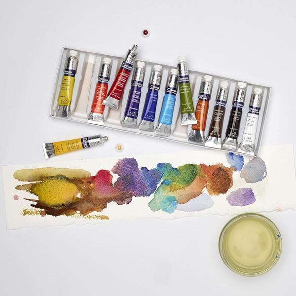 et includes- 12 tubes of Cotman watercolour of 8 ml, very good lightfastness and permanenceColours included- cadmium yellow, cadmium red pale, alizarin crimson, ultramarine, cerulean blue, Prussian blue, viridian hue, yellow ochre, burnt sienna, burnt umber, ivory black, Chinese white,Uniform consistency in comparison to the professional water colour range and this benefits beginners as there is less to learn about each individual pigment,All Cotman watercolour are classed as 'permanent for artists' use' with aa and a rating which aids the longevity of paintings, easy to work with good transparencyArtist and fine range watercolour.