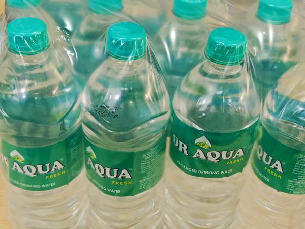 Our 1 Liter Bottled Water – 12-Pack Case is a great choice for keeping hydrated throughout the day, whether at home, work, or during events. Each bottle undergoes RO processing, ozonization, and UV treatment to guarantee purity and safety. We also provide customized labels, allowing you to personalize the bottles for corporate functions, parties, and other special occasions.