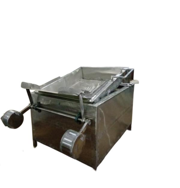 Machine Description Oil Capacity 50 LtrHeater (6 KW) 3 NosApprox. Machine Size (L x W x H)- 5' X 4' X 4.5' Weight- 350 KG