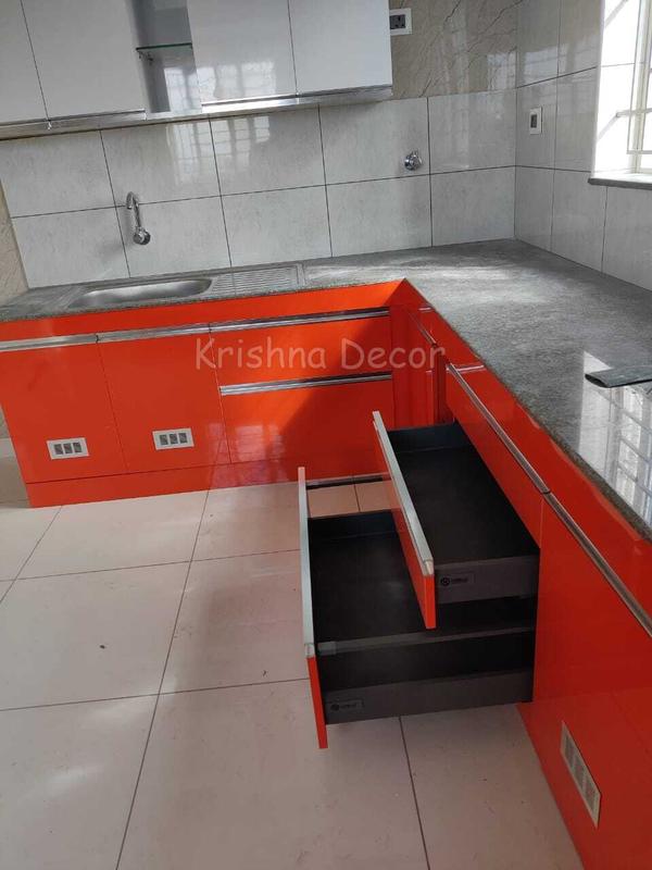 Krishna DecorModular Kitchen Shutter ManufacturerWe are among the prominent manufacturers and suppliers of L Shape Modular Kitchen in the industry. Owing to their optimal design, high load bearing capacity and outstanding finish, these chairs are highly appreciated by the customers.#modularkitchen#modularkitchenshutters#modularkitchens#profileshutters#coimbatoreinterior#interiorcoimbatore