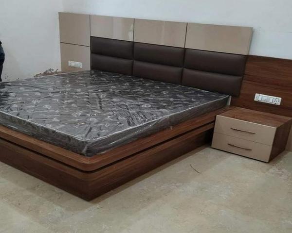wooden bed size 6*6feet with Hydraulic and Leminet finish