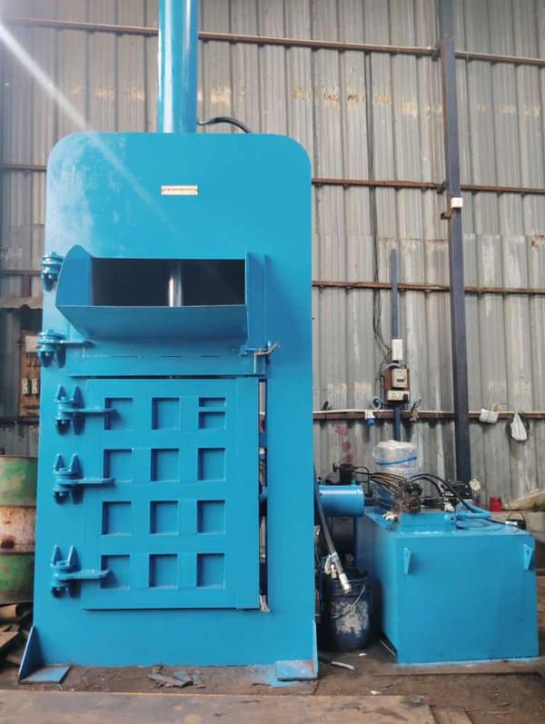 15 hp motorBale weight 300 kgs