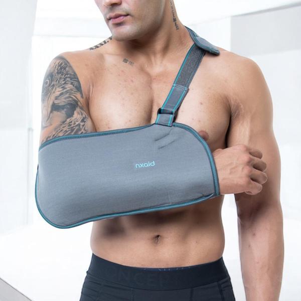 Immobilizes the arm and shoulder to empower your recoverySilent Features-Anatomical Design compatible with the anatomical structure of the human bodyAdjustable strap distributes arm weight across the back and shoulderThe shoulder pad relieves the pressure from the shoulderCan be used for both either right and left armEasy to apply and adjust for an optimal fitBenefits-Rests the arm in the functional position for boost tour injuryImmobilizes and supports the arm, shoulder and elbow jointsCan be used as a cast support for injuries to the arm, wrist or handRecommended for-Support and immobilization during upper limb injuryFractures of armShoulder dislocationsPost-operative careUseful as a visual warning to others that the wearer is injured
