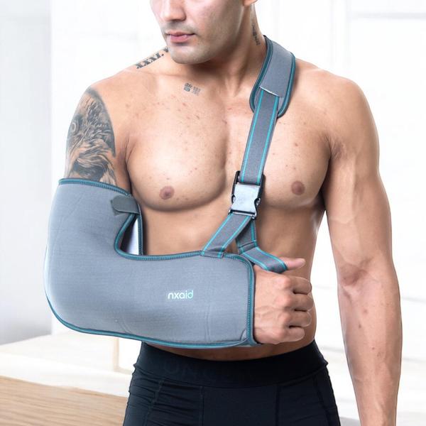 Ultimate arm sling Immobilizes the arm and shoulder to empower your recoverySilent Features-Professional Design compatible with the anatomical structure of the human bodyAdjustable strap distributes arm weight across the back and shoulderThe shoulder pad relieves the pressure from the shoulderCan be used for both either right and left armEasy to apply and adjust for an optimal fitBenefits-Rests the arm in the functional position for boost tour injuryImmobilizes and supports the arm, shoulder and elbow jointsCan be used as a cast support for injuries to the arm, wrist or handRecommended for-Support and immobilization during upper limb injuryFractures of armShoulder dislocationsPost-operative careUseful as a visual warning to others that the wearer is injured