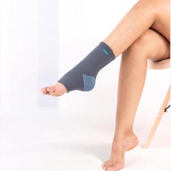 Compression Ankle sleeve compresses and supports the strained tendons to empower your recovery Silent Features-Prevents over-inversion or plantarflexionIncreases circulation to aid recoverySuitable for ankle pain and sprainsCan be used with either the left or right ankleBenefits-speed up recovery from tendonitisprovides customized compression that helps improve blood circulation & provides pain reliefsupport for sprained ankle eases foot discomfort keeps a snug fit during your daily activitiesmade with high-quality fabric that quickly absorbs sweat, keeping your feet dry and odour freecan be worn with the shoeRecommended for-Achilles TendonitisPain ReliefPlantar FasciitisSprained TendonTendonitis