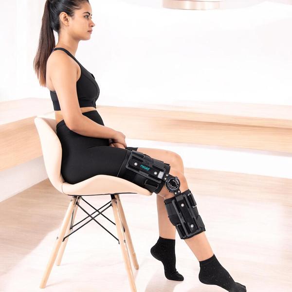provides immobilization and range-of-motion control following knee surgery to empower your recoverySilent Features-Telescoping hinge bars for a custom fitROM hinge desired degree of flexion and extension of the kneeOne-touch drop lock for easy ROM settingFull wrap design for improved supportBenefits-Provides post-operative immobilization and ROM controlFor injured or post-surgery collateral and cruciate ligamentsAdjustable dial lock hinges prevent hyperextensionThe one-push bottom can be released for length adjustmentRecommended for-Combined instabilities/injuriesCondylar fracturesTibial plateau fracturesPatella tendon repairMeniscal repairOsteochondral repairHigh tibial osteotomyPost-operative recoveryPost Total Knee Replacement