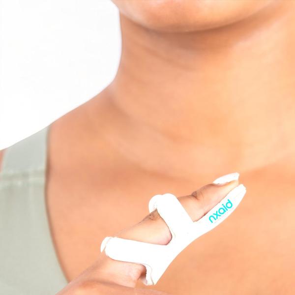 Support to the inter-phalangeal joints of the fingers to empower your recoverySilent Features-Coated aluminum body for perfect supportEthafoam lining ensures comfortHook-loop fasteners for intact applicationRecommended for-Injured figure post operatedrecuperating fingerburnt finger fracture