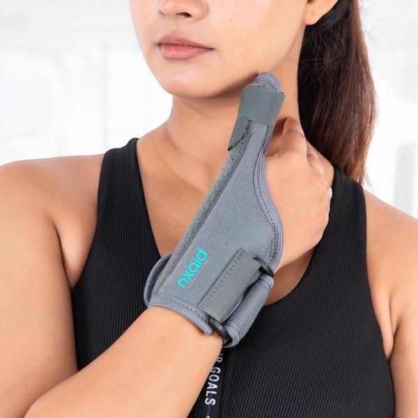 Unique double thumb strapping ensures perfect immobilization and empowers your recoverySilent Features-Breathable material and easy Velcro strapsMalleable aluminium splintImmobilizes trapezium-metacarpal jointIdeal for thumb tendonitisRecommended for-thumb tendonitispainful or swollen sequelaeinstability of the trapezium-metacarpal jointSkiers thumbSports injuriesThumb RhizarthrosisPost-trauma usePost-surgery use