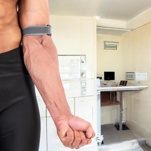 can be when drawing blood to stop bleeding after an injury or to prevent severe blood loss from limb trauma during emergencyMade up of high-quality material and durable materialUsed in laboratories and hospitals for venous puncture, intravenal infusions and injections hook and loop closures for customized fit