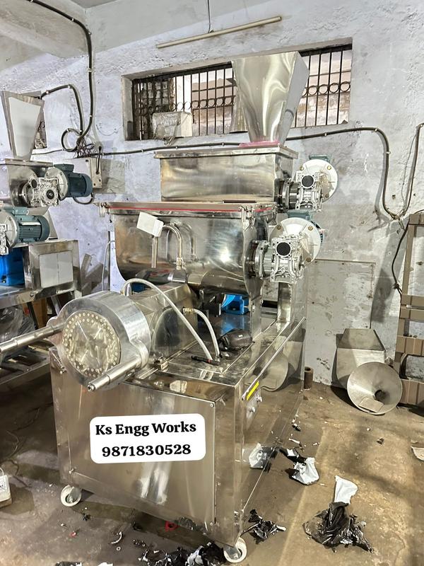 A Pasta Extruder Machine is a versatile piece of equipment used to produce a wide variety of pasta shapes. It takes a dough made from flour, water, and sometimes eggs, and forces it through a die with the desired shape. This process creates long strands of pasta like spaghetti, fettuccine, or shorter shapes like macaroni and penne.