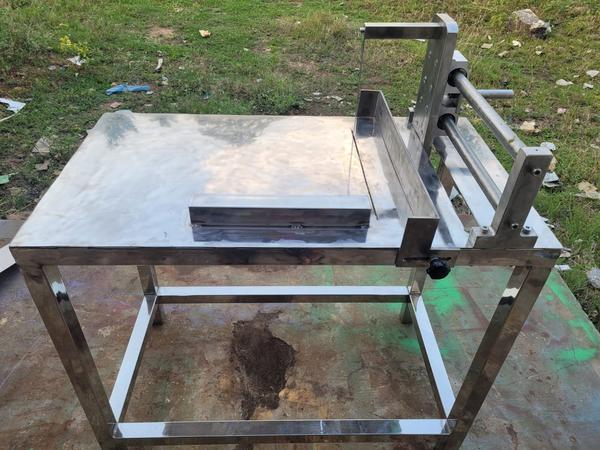 soap cutting machine used to cut soap  bar in to small pieces for stamping and packing. contact parts made by stainless steel-304.  manual hand operated wire cutting, motorized, pneumatic cutting and Automatic bar cutting and name embossing conveyor type machinery available.  