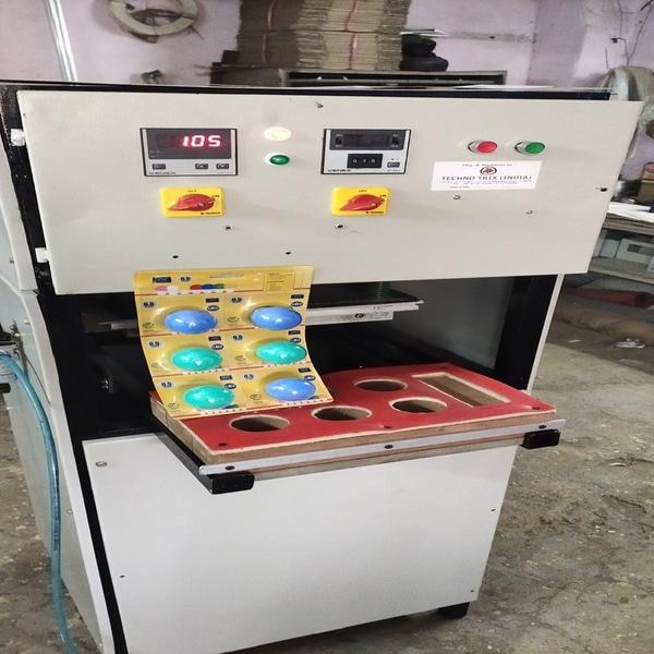 1. Led bulb blister packing machine single pack seal in one stoke.2. Both side working machine for fast production.3. Automatic heat controller.4. Machine run by air and electricity.5. Janatics make pnumetic system.6. Heater power 1kw.7. Power supply 230 volt.