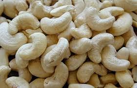 we are one of biggest wholesaler of cashew in Nagpur Cashews have a rich tasty, crunchy, buttery, nutty flavour that makes them one of the most enjoyable nuts to eat raw. They're also a great addition to many desserts and appetizers and they come in a resalable Pouch so they stay fresh for later and are easy to take on the go. Cashews are a good natural source of protein they're also a good source of fiber and iron, No Preservatives, naturally gluten-free