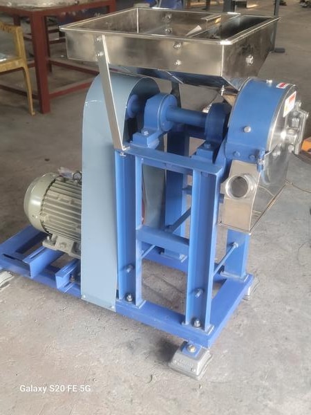 for making fine powder of herbals. contact parts made by stainless steel-304. non Contact parts made by m.s. run by 7.5hp motor. maximum 90 mesh can be used. 