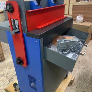 SUPER450 Has advanced motor re ducer and special made mechanical clutch.Motor can run continuously and punching controlled by foot pedal which is easy and safe for operation.Interchangeable die is easy and fast, which can punch various holes.Closing double wire is also available by changing punching dies into closing die and can close any size of double wire.The working platform is large enough for you to work comfortably.Punching Width : 430 mmPunching Thickness :4 mmPunching Speed : 150 times/minutePunching margin is adjustable from 2.5mm to 6.5mm (not include the calendar dies)With wire closing system for both 3:1&2:1 on the back of the machineCan closer wire from 4.8mm to 38mm(3/16