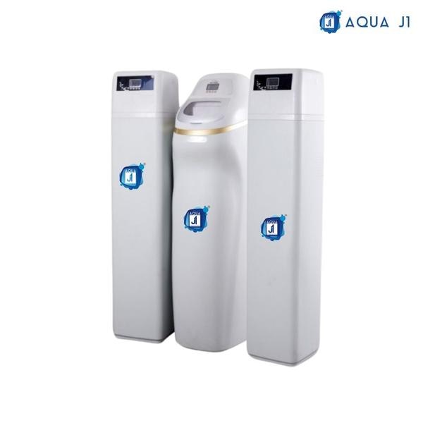 Aqua J1 Automatic Filter UNIQUE FEATURES •	Easy to install and ready to use •	Elegant designed, cabinet type water softener and Sand Filter •	Incorporated Sand filter prevents turbidity to improve efficiency of softener's resin as well as quality of water •	Fully automatic microprocessor-controlling operation •	Display Current time, remaining soft water & current flow •	Inbuilt brine tank, brine valve and float assembly •	BFT Technology helps to make fully automated operation with pump, water level controller and Softener •	Incorporated with pressure relief SV and sampling valve •	Can be use before and after soft water storage tank •	Can be use for individual BunglowSpecification                             Filter + Softener                       Auto Filter C1044Max. Flow Rate                                    3000Lph                                                     3000LphOBSA ( Basis on 2000ppm)               69000 Ltr                                                   ………….OBR ( Basis on 2000ppm)                  11500 Ltr Sand – Resin Tank Volume               50 Ltr                                                         50 Ltr Sand Quantity                                     30 Ltr                                                          30 LtrResin Quantity                                   46 LtrSalt Tank Volume                               73 Ltr Salt Required / Regeneration         7KgSalt Qty. ( OBSA ) / No’s of Reg     42 Kg/ 6Working Pressure                             0.15 – 0.6 Mpa                                          0.15 – 0.6 MpaInlet – Outlet Size                                      1”                                                         1”Dimensions in mm                           L 700 X W 580 X 1310                              L270 x W350 x H1310