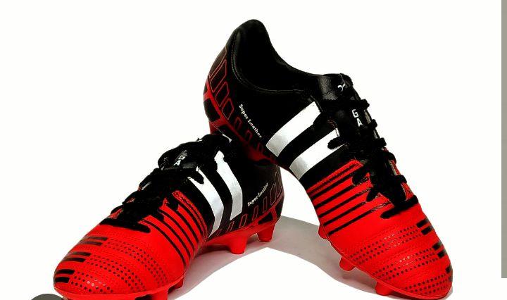 Upper : Genuine leather with synthetic leatherSole : Light weight sturdy TPU Ideal for all groundsManufactured & Packed by: Star Impact Pvt. Ltd.Rehman Nagar, Ludhiana Road, Malerkotla - 148023 Net Quantity: 1 Pair