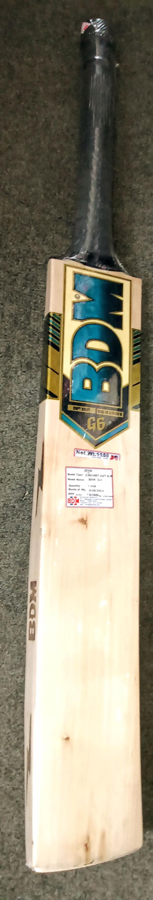 BDM G6 Cricket BatCall NowGet Latest PriceProduct BrochureBat Size: Full SizeBat Weight: Light Weight, Medium Weight, Heavy WeightPlayer Type: Intermediate, BeginnerBow Size: StandardSweet Spot Location: MidCover Included: YesWillow Type: English WillowNumber of Grains: 4-8Toe Guard: YesCondition: NewHandle Type: Standard HandleBrand: BDMItem Code: EB15