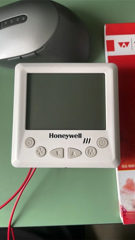 Honeywell Digital Thermostat WM428WN is designed for a 3-speed fan and a motorized valve control in fan coil system. The typical application including 2/4-pipe cool only/heat only/manual changeover, Ventilation mode, Manual or automatic 3-speed fan control, Water valve on/off control