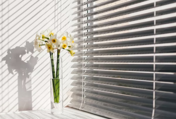 Venetian blinds are a stylish and versatile window treatment, featuring horizontal slats made of materials like wood, aluminum, or PVC. They offer precise light control and privacy, with adjustable slats that can be tilted or fully raised. Perfect for homes or offices, Venetian blinds enhance décor while providing functionality, durability, and ease of maintenance.