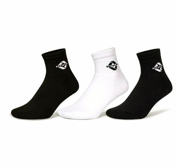Nivia Encounter Socks are performance-oriented sports socks designed for athletes and active individuals who need comfort, support, and durability during physical activities. Whether for football, running, or gym workouts, these socks provide the necessary features to keep your feet protected and comfortable.With features like moisture-wicking fabric, cushioned soles, and reinforced durability, these socks are designed to help you perform at your best, whether on the field, in the gym, or during everyday activities.