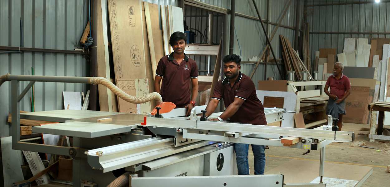 Coimbatore plywood Panel Saw Cutting . We are serve a Plywood , MDF, HDHMR and WPVC Cutting job work in low price.